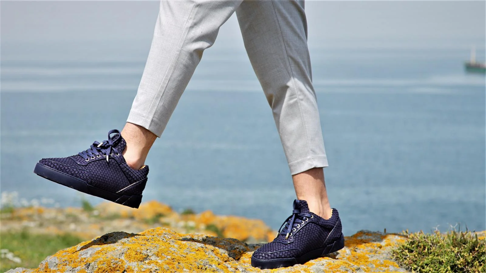 Low-Top MIDNIGHT BLUE COBRA CUT - Image 5