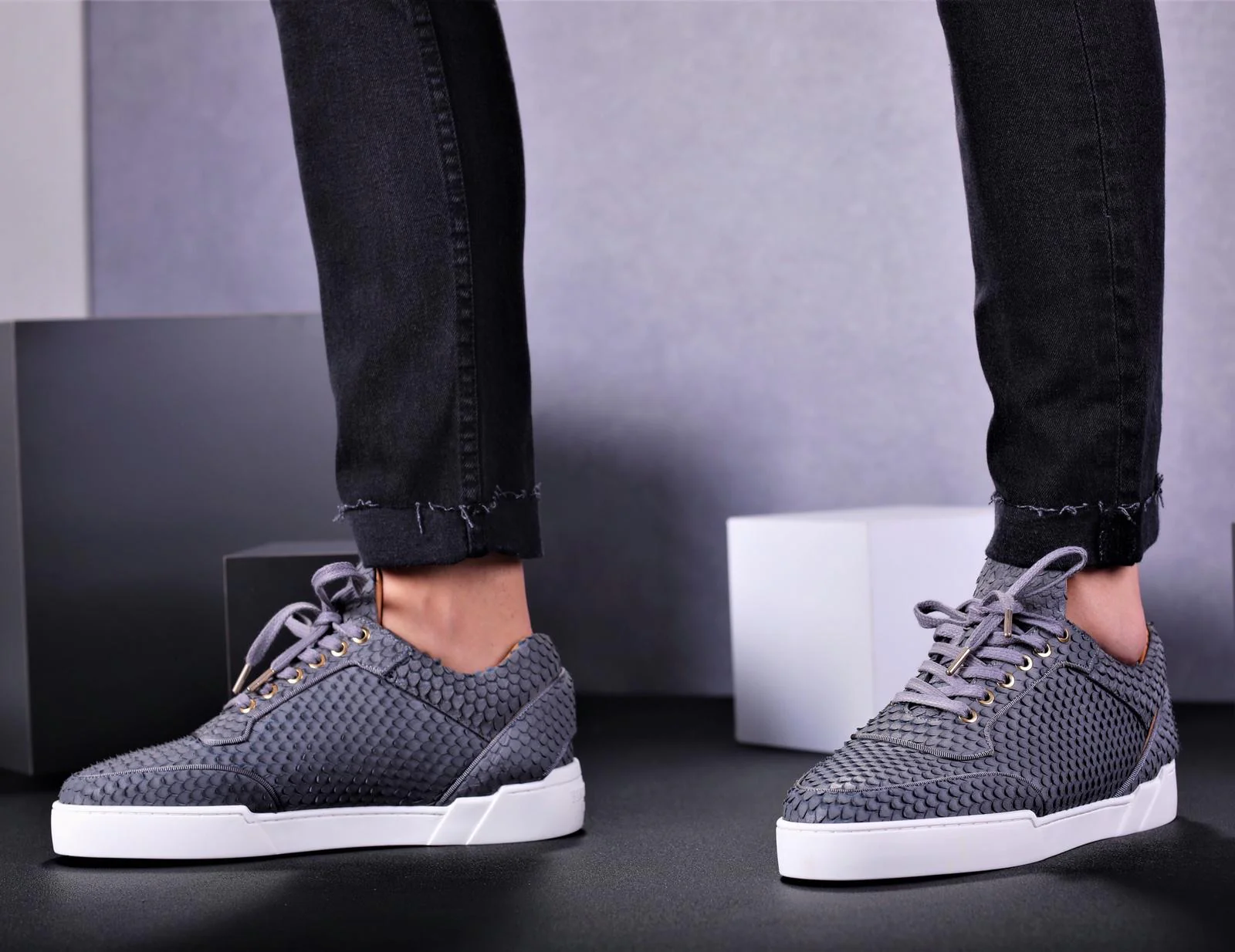 Low-Top CARBON GREY COBRA CUT - Image 5