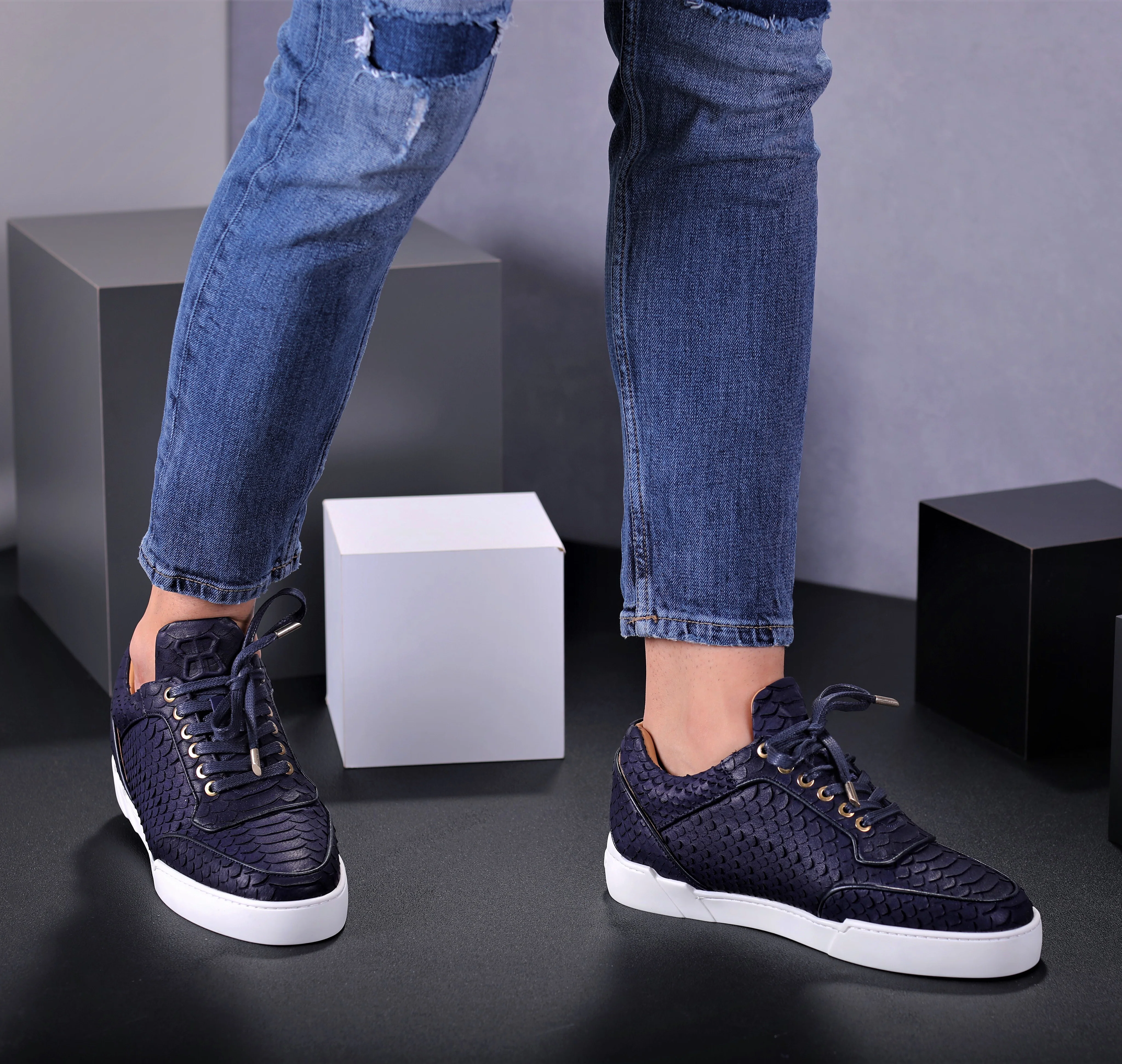 Low-Top MIDNIGHT BLUE PYTHON CUT - Image 5